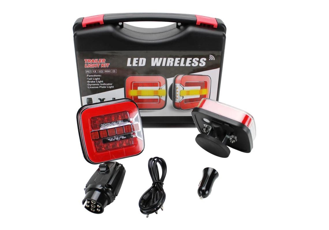 CASE FOR 2 WIRELESS MAGNETIC REAR LIGHTS